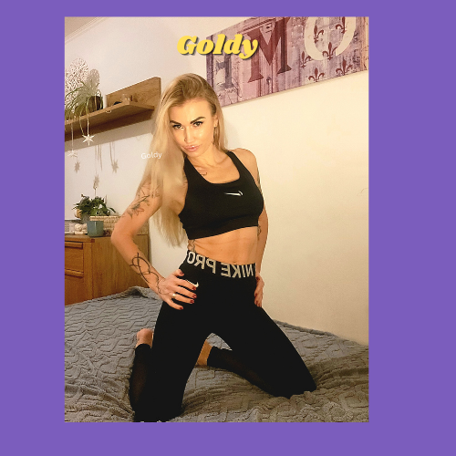 IndieCamModels Girl Next Door Cam Model Goldy IndieCamFans in gym clothing posing and showing off her athletic body.